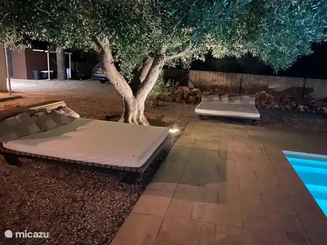 Trullo Sogno l'Estate en Italia, Apulia, Francavilla Fontana - casa de campo / castillo Relajándose bajo el árbol