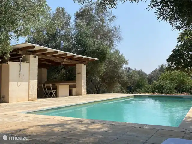 Trullo Sogno l'Estate en Italia, Apulia, Francavilla Fontana - casa de campo / castillo Terraza alrededor de la piscina