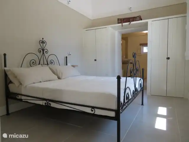 Trullo Sogno l'Estate en Italia, Apulia, Francavilla Fontana - casa de campo / castillo Primer dormitorio con baño en suite