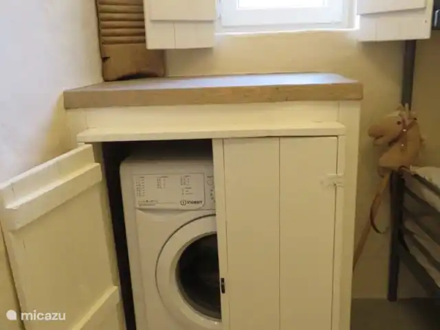 Trullo Sogno l'Estate en Italia, Apulia, Francavilla Fontana - casa de campo / castillo Lavadora, tabla de planchar y plancha