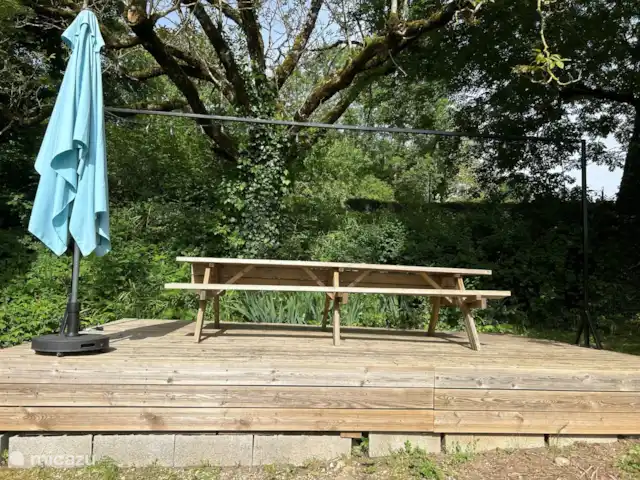casa vacacional en Francia, Lot, Mayrinhac-Lentour – Mayrinha La mesa de picnic en el jardín