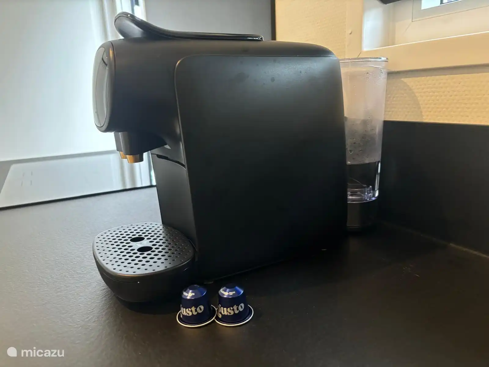 Cafetière avec tasses régulières