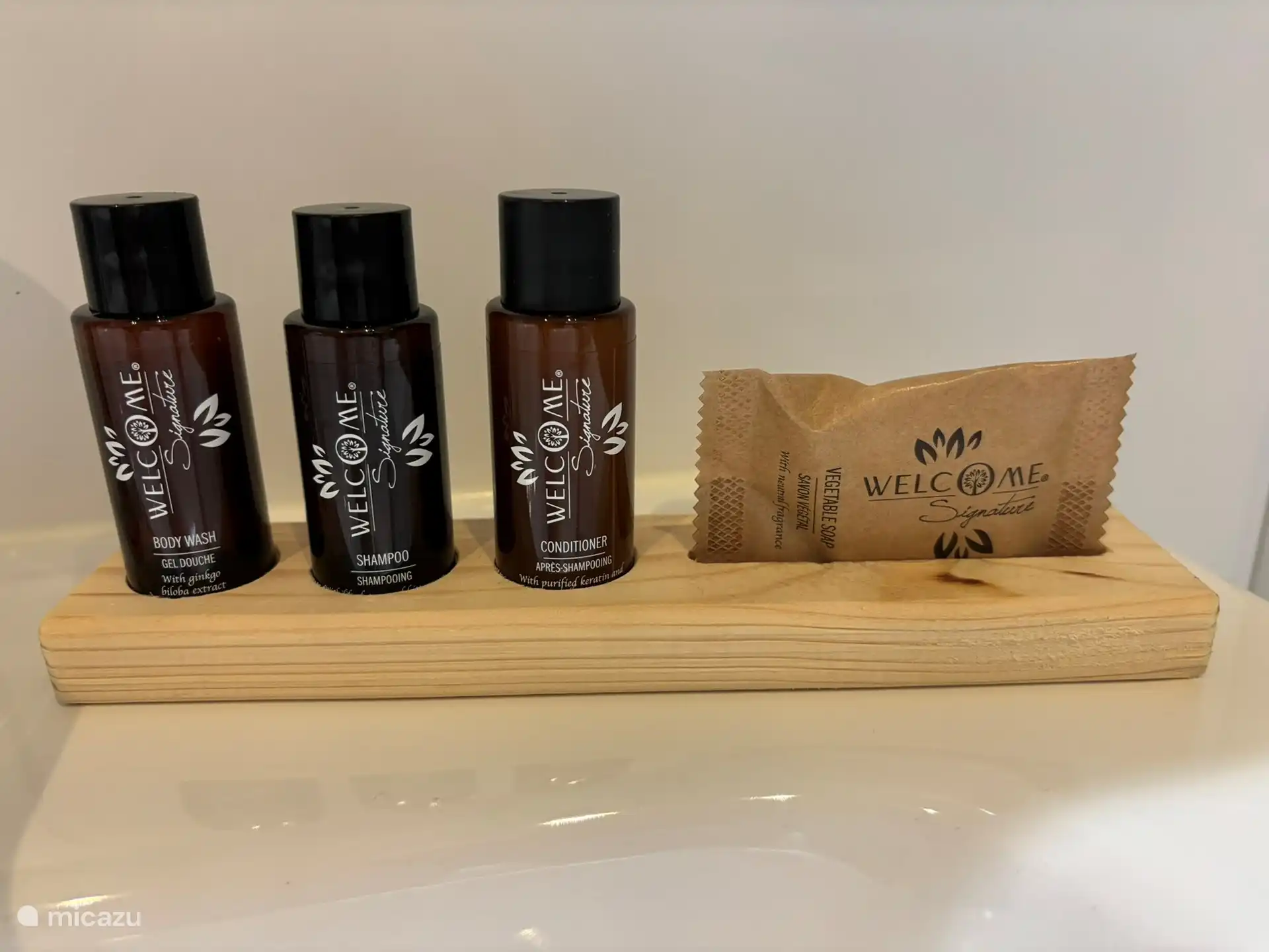 Si vous n’êtes pas attaché à votre propre shampooing, vous pouvez le laisser à la maison.