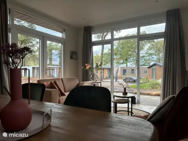 Location de Vacances Pays-Bas, Overijssel, Haarle, chalet - Chalet Woody Le coin salon depuis la salle à manger