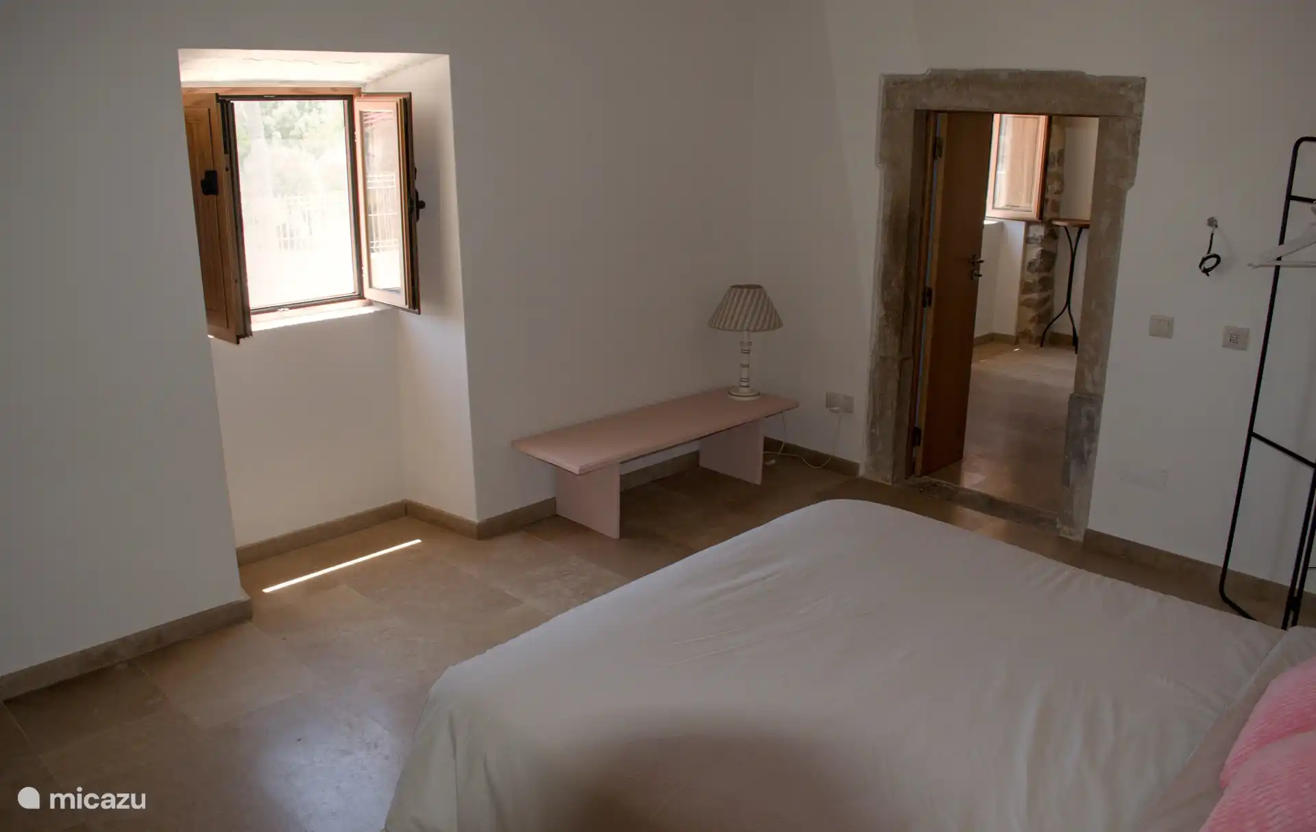 Schlafzimmer mit Granatapfel