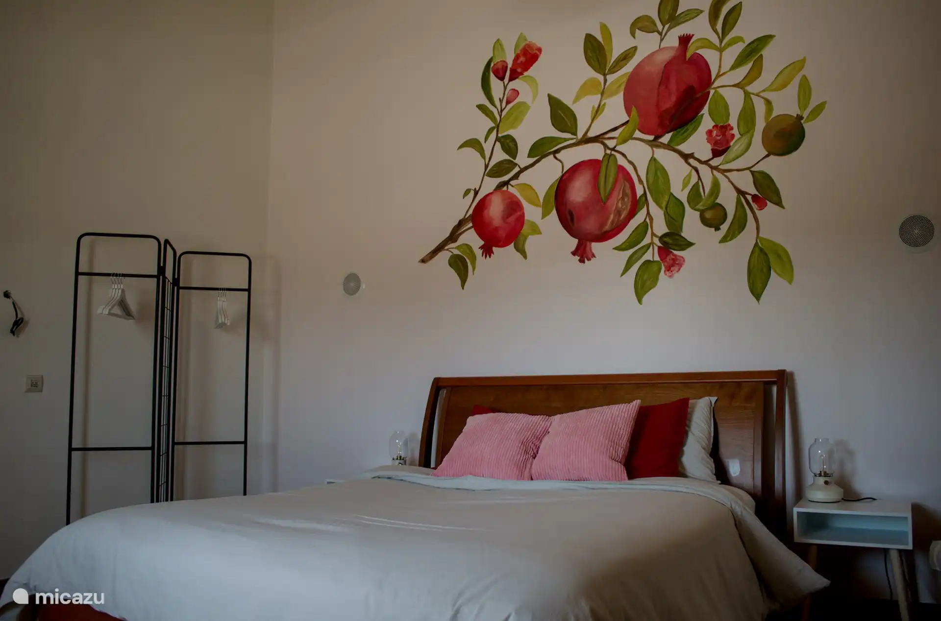 Schlafzimmer mit Granatapfel