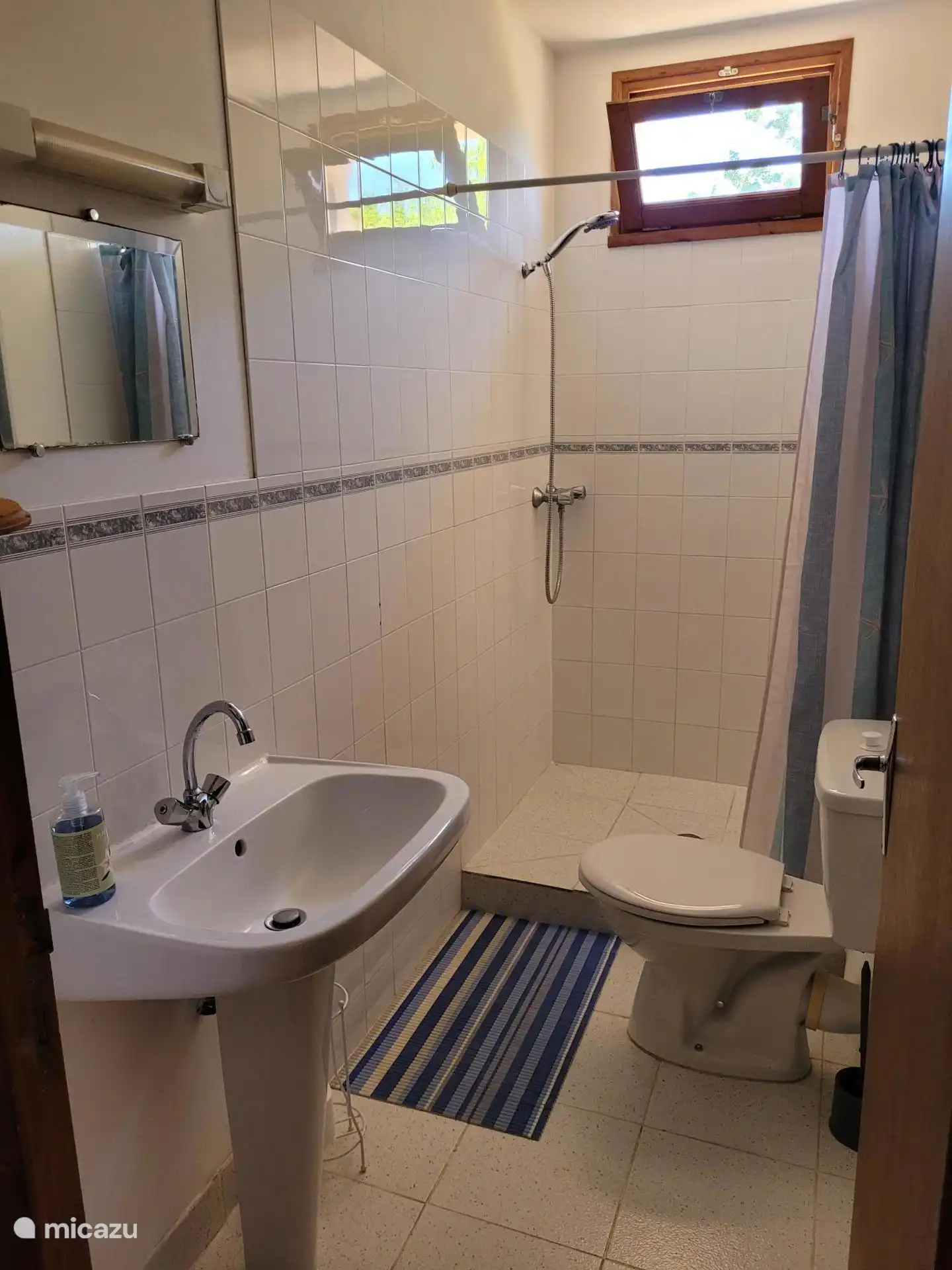 Badezimmer, Dusche, Waschbecken, WC