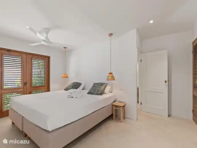 Bungalow 29 en Curazao, Curazao Centro, Piscadera - bungaló Amplio dormitorio con aire acondicionado