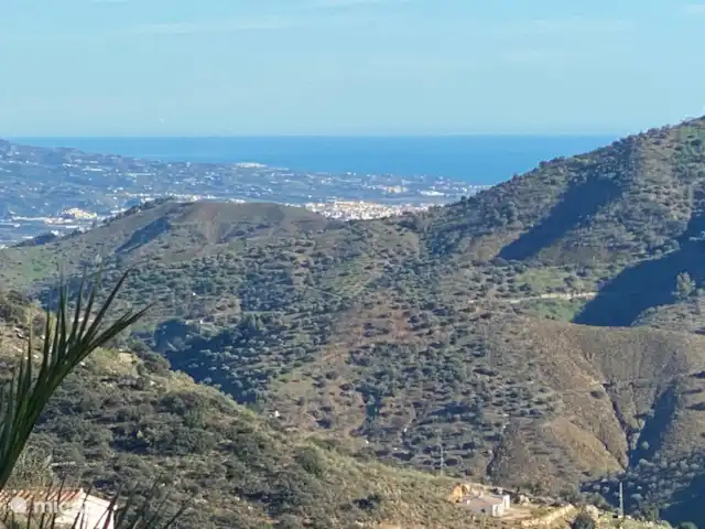 El Patio de la Loma  | Espagne, Costa del Sol, Comares - finca Velez-Malaga et au loin la mer Méditerranée à Torre del Mar depuis la terrasse du matin
