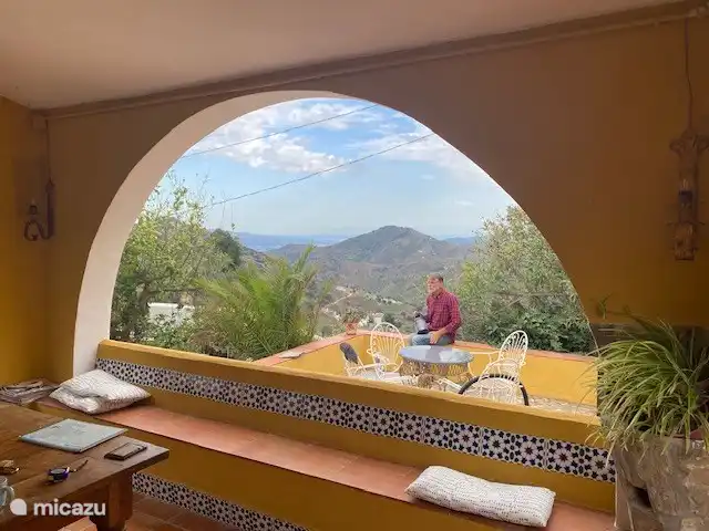 El Patio de la Loma  | Espagne, Costa del Sol, Comares - finca De la salle à manger ouverte, vous regardez la mer Méditerranée