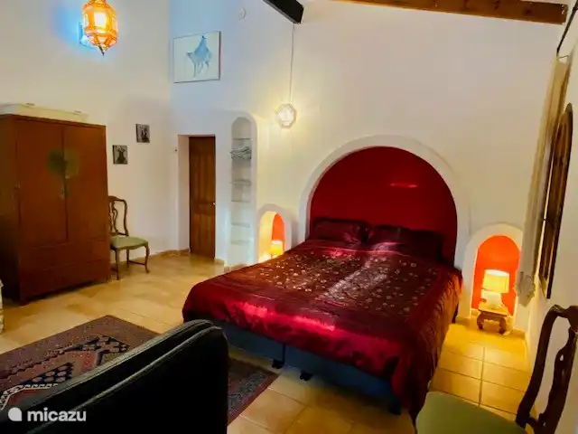 El Patio de la Loma  | Espagne, Costa del Sol, Comares - finca Chambre Malaga (avec sa propre salle de bain séparée, la « salle de bain bleue » avec la belle douche rocheuse.