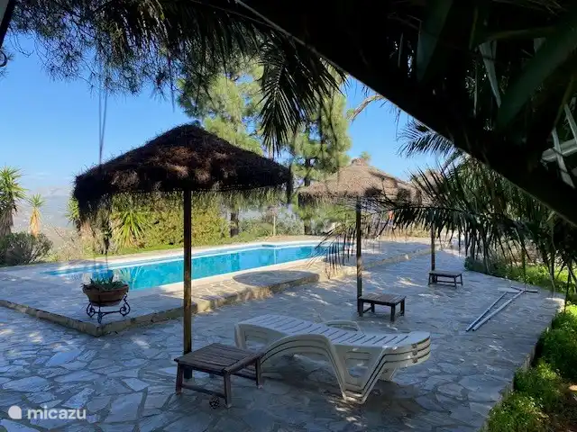 El Patio de la Loma  | Espagne, Costa del Sol, Comares - finca Et aussi en début et en fin de saison, toujours agréable et chaud grâce au chauffage de la piscine