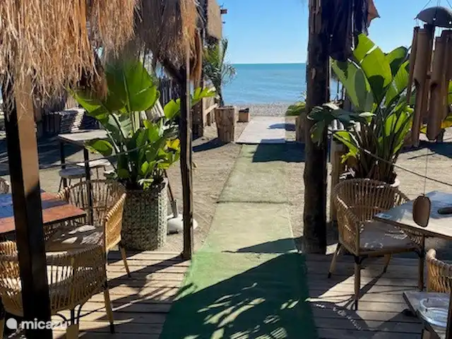 El Patio de la Loma  | Espagne, Costa del Sol, Comares - finca Vue du club de plage La Bahia, le « sentiment d’Ibiza » à Torre del Mar