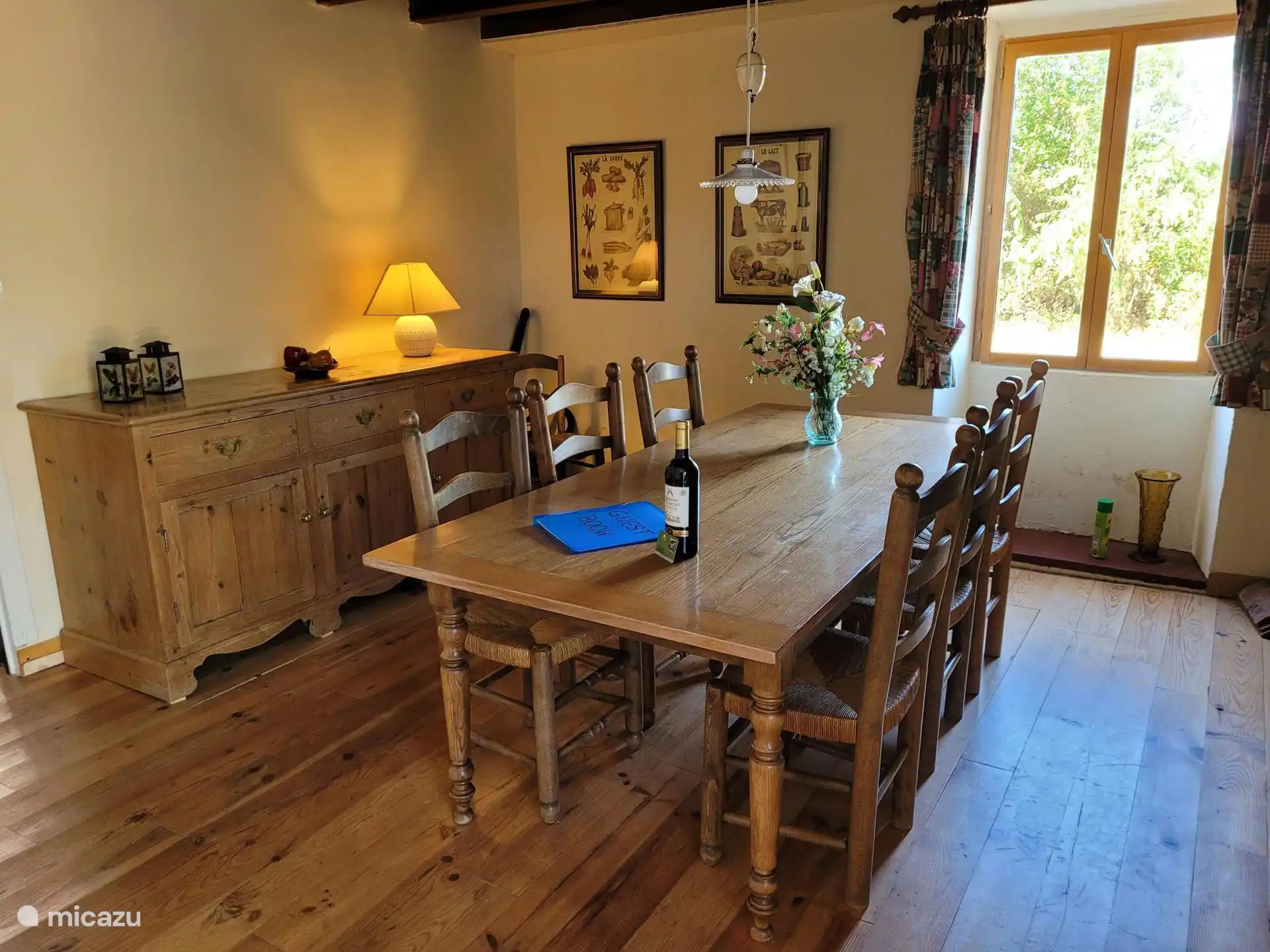 Gite La Vigne - Küchentisch