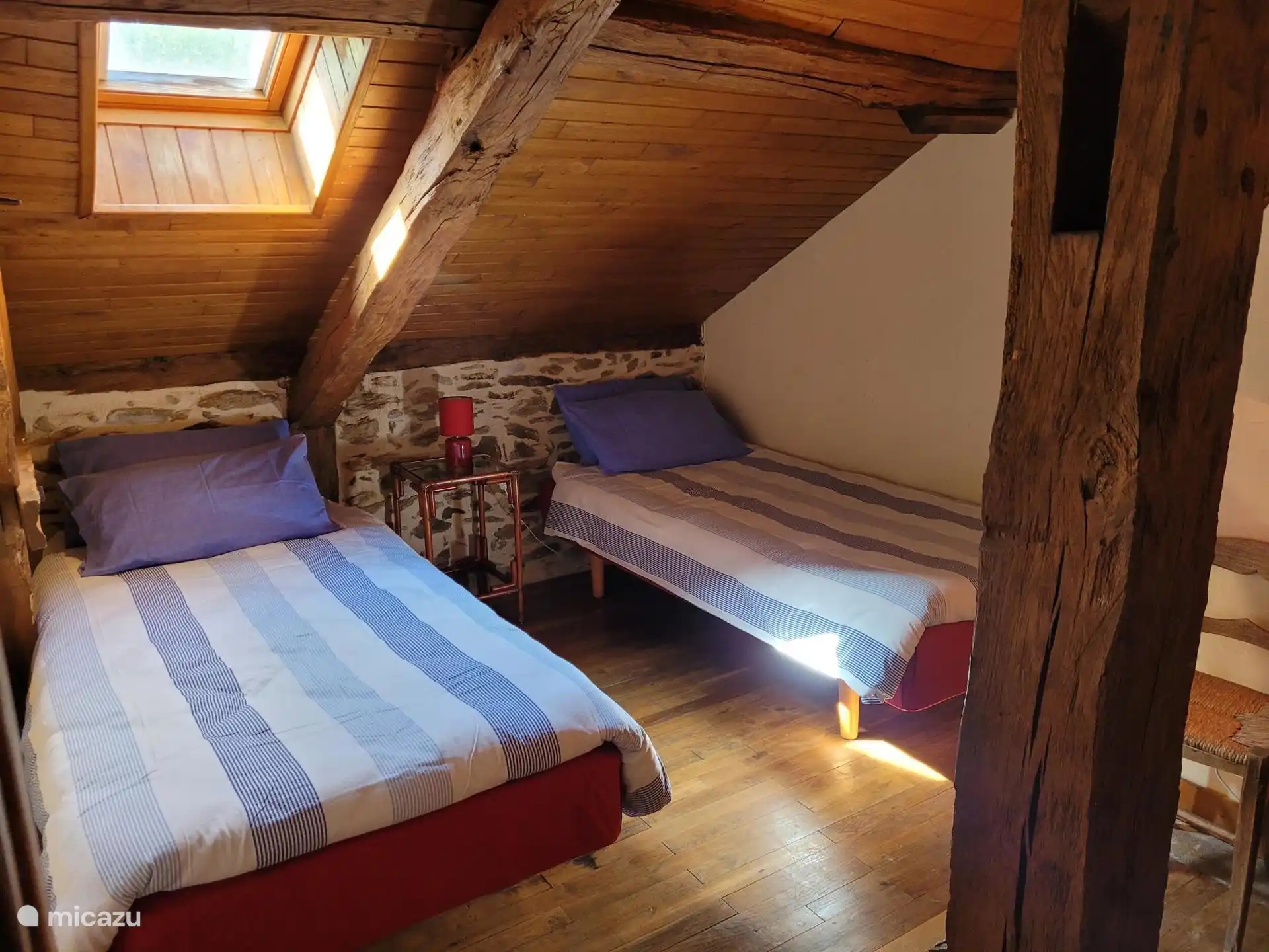 Schlafzimmer mit zwei Betten