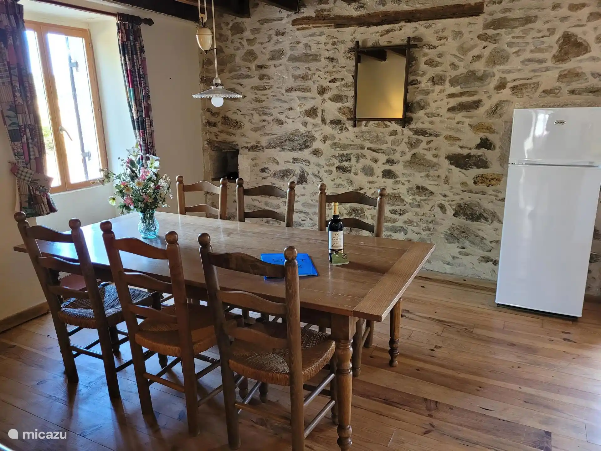 Gite La Vigne - Küchentisch