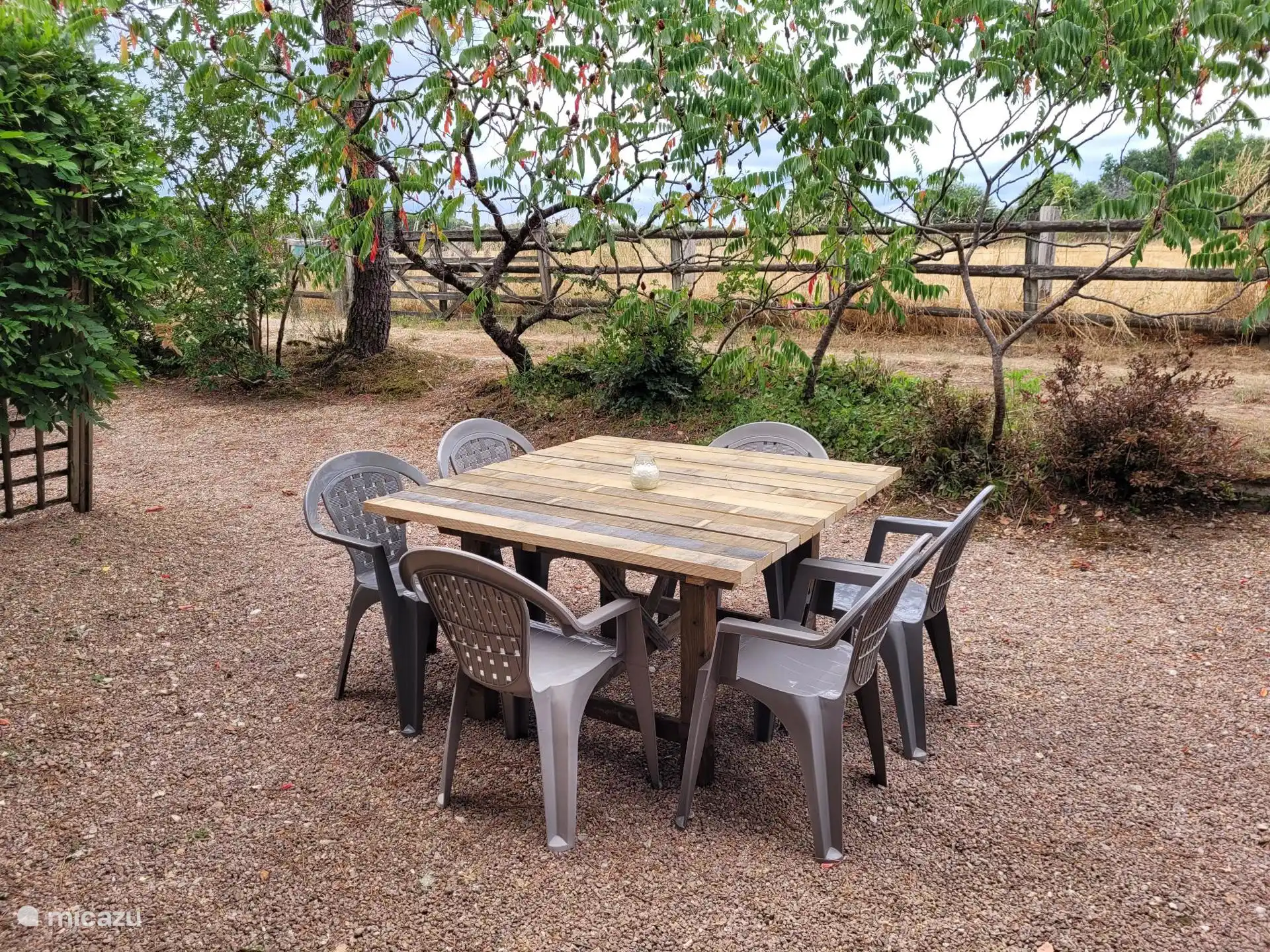 Gite La Cave - Terrasse auf der Rückseite