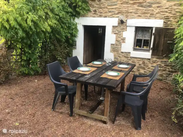 Gîte La Cave | France, Dordogne, Saint-Saud-Lacoussière - gîte / cottage Table de jardin avant