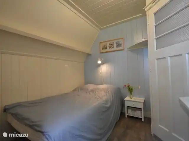 De Den en Países Bajos, Holanda Meridional, Ouddorp - casa vacacional Dormitorio con cama queen size.