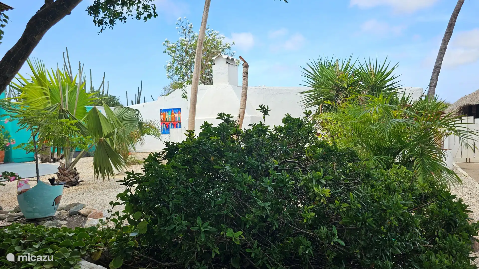 El Jardín Botánico. La casa de huéspedes se encuentra en una finca de la que la casa principal donde se alojan los anfitriones es una figura decorativa.