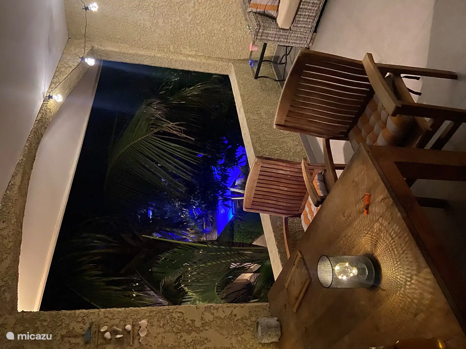 Piscina por la noche 