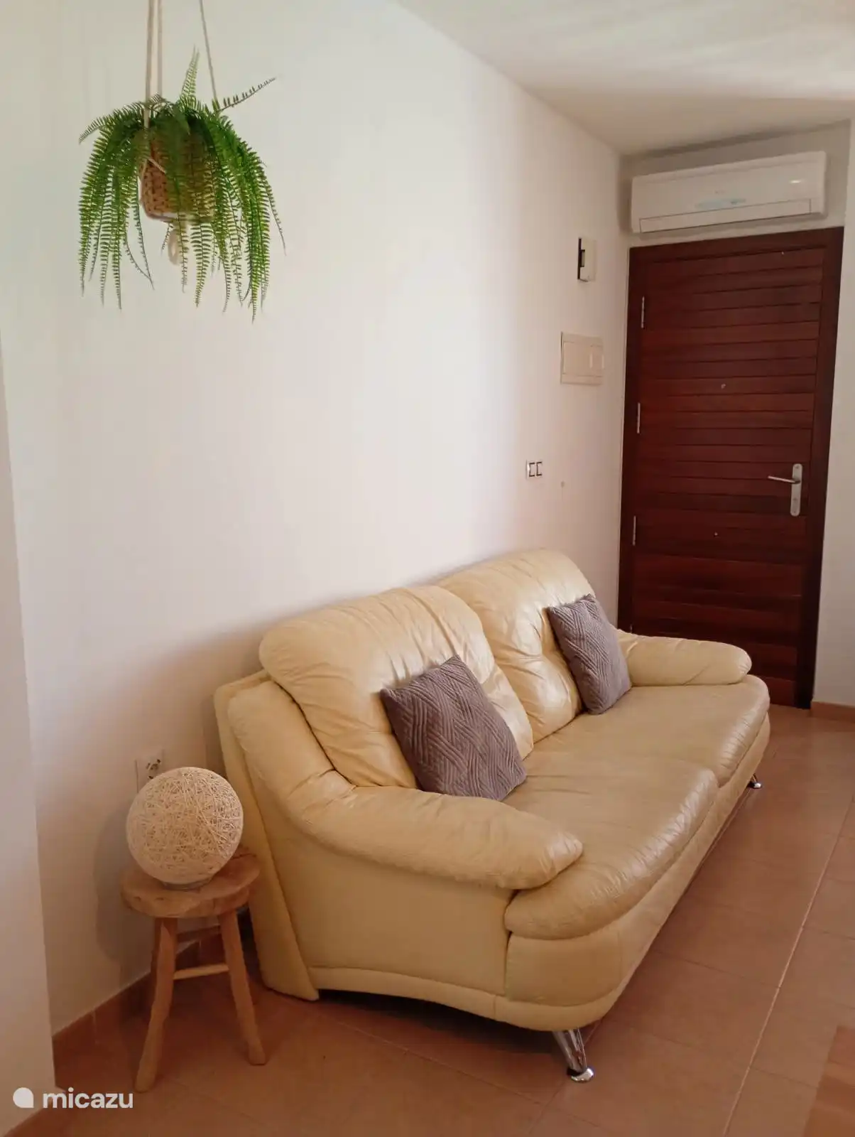 3 zits bank in de woonkamer