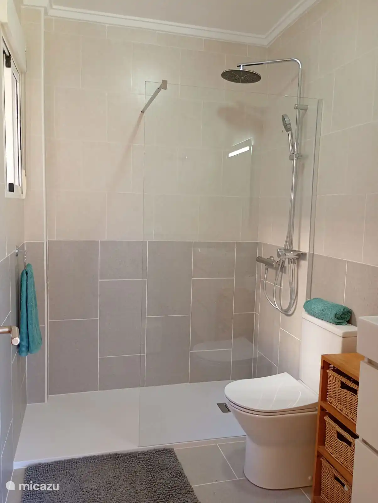 Inloopdouche badkamer op de 1e verdieping