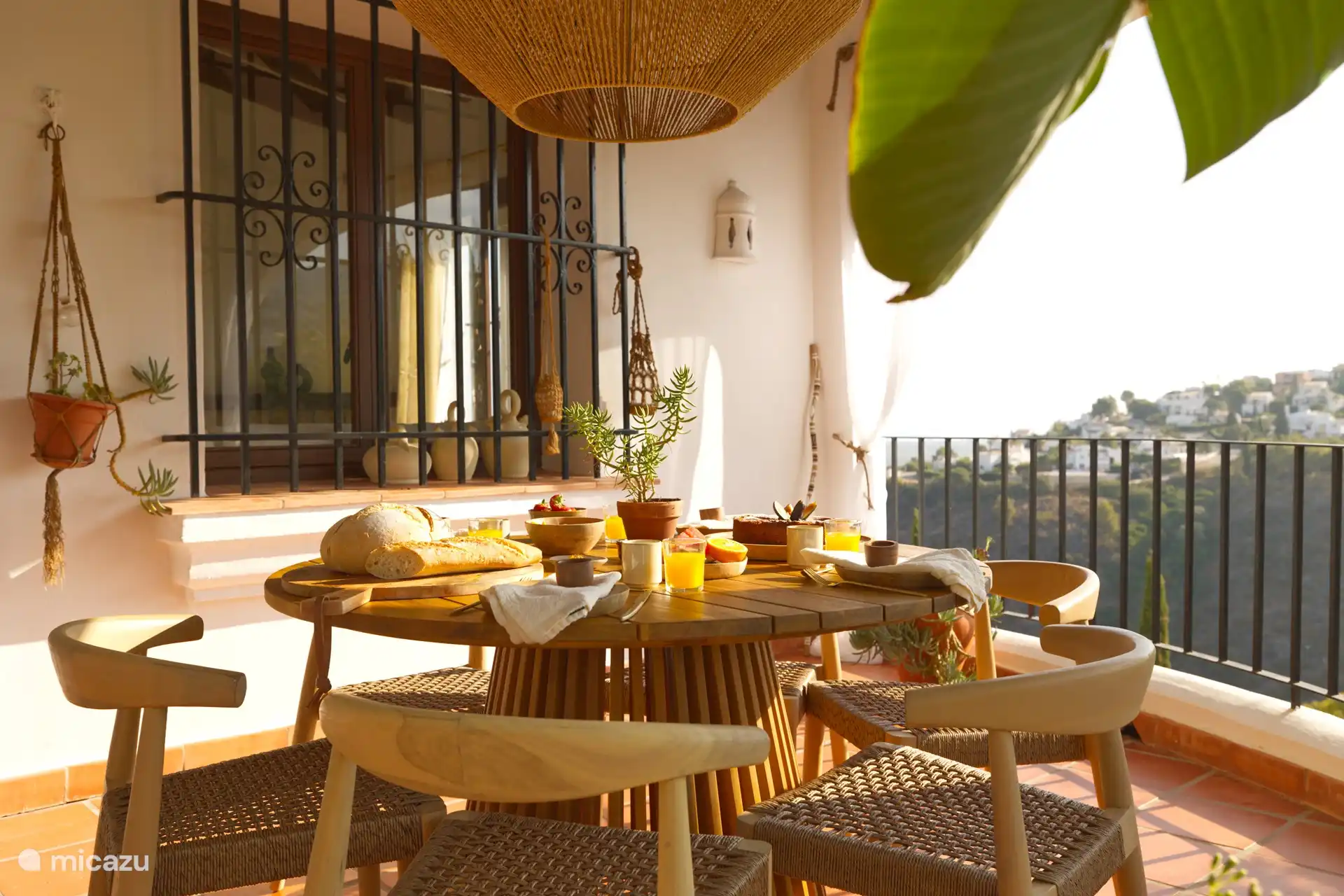 Veranda im Obergeschoss zum Frühstück