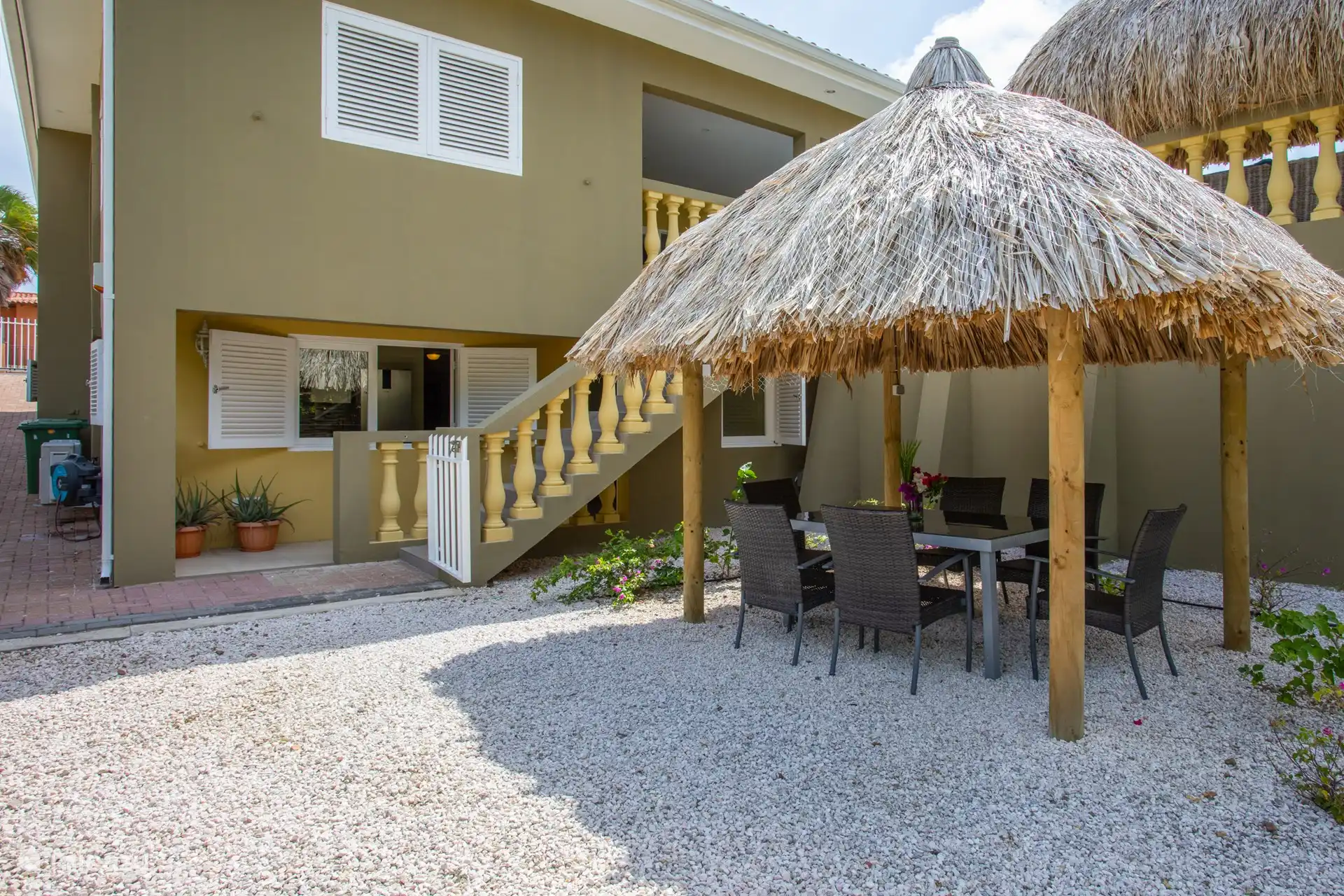 Treppe hinunter zur Wohnung