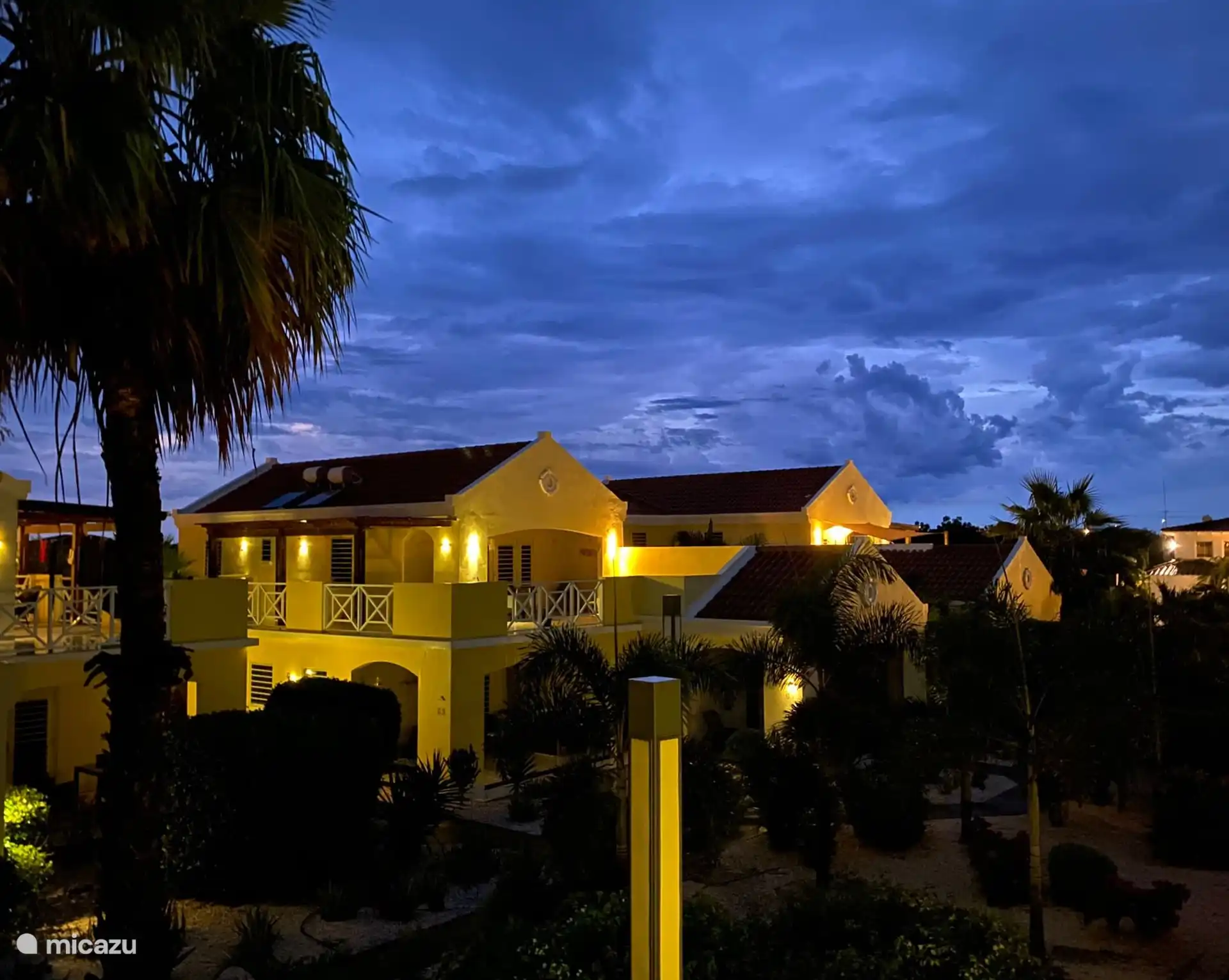 Courtyward Village de nuit