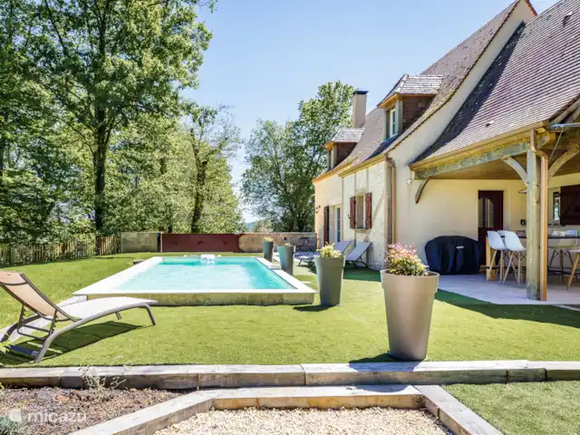 Flor de Châtaigne en Francia, Dordoña, Carsac - casa vacacional Casa y piscina