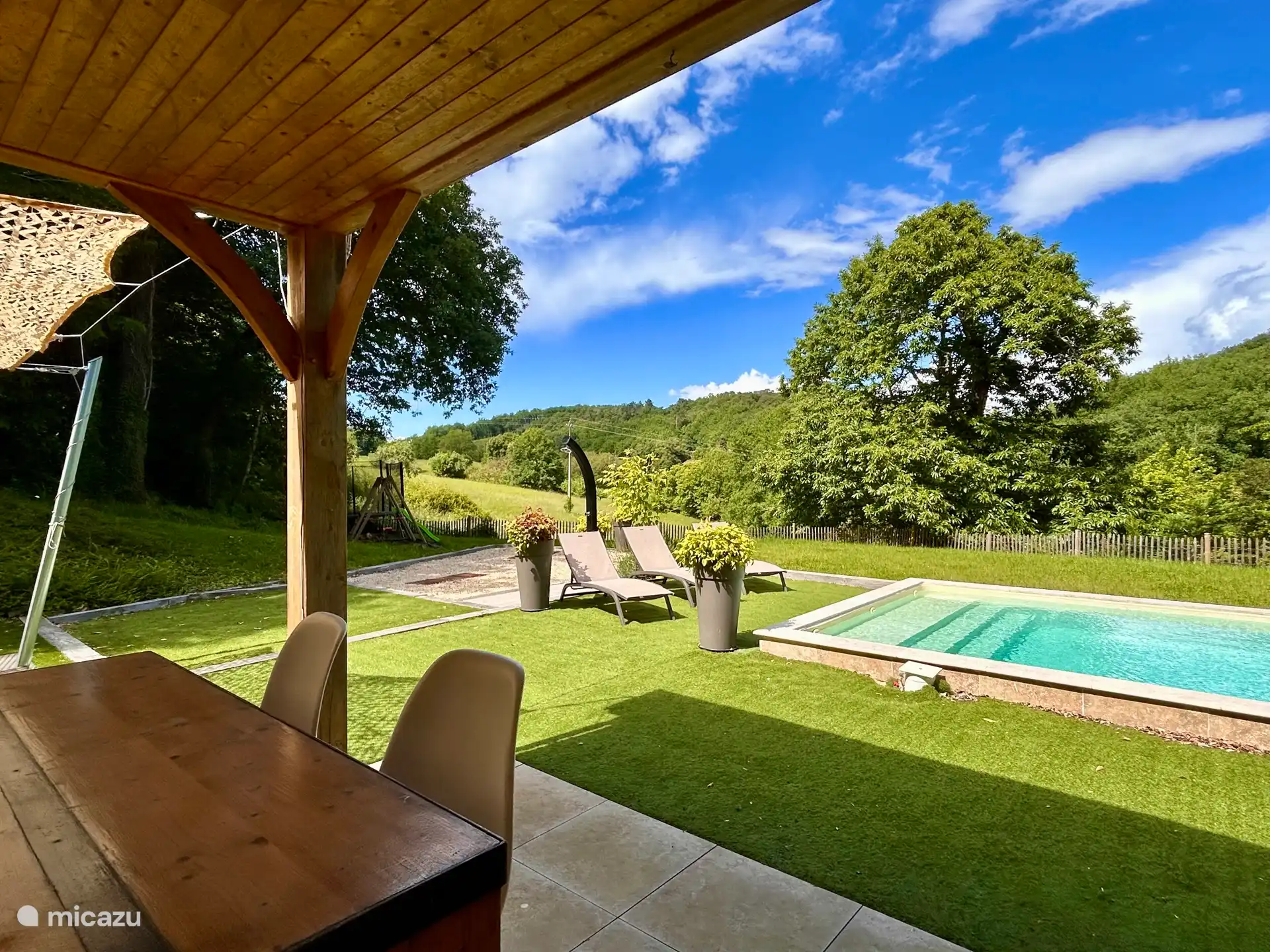 La piscine privée avec vue