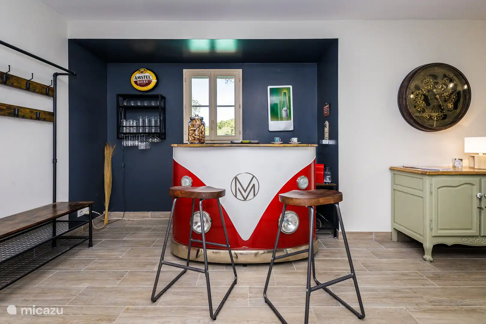 Bar zwischen Küche und Wohnzimmer