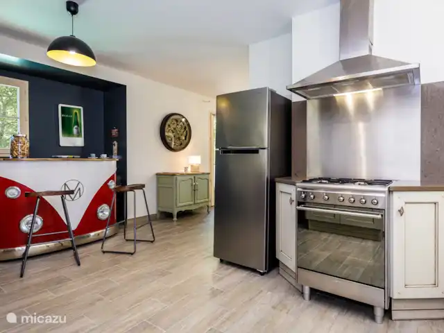 Flor de Châtaigne en Francia, Dordoña, Carsac - casa vacacional Bar y cocina