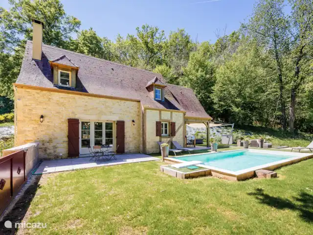 Flor de Châtaigne en Francia, Dordoña, Carsac - casa vacacional Casa y piscina