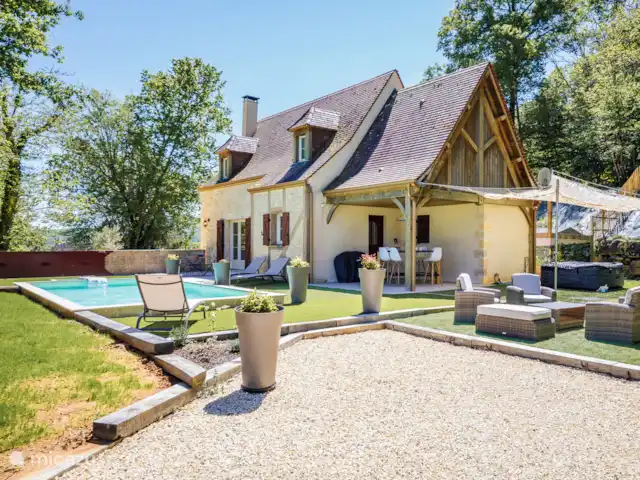 Flor de Châtaigne en Francia, Dordoña, Carsac - casa vacacional Casa y piscina