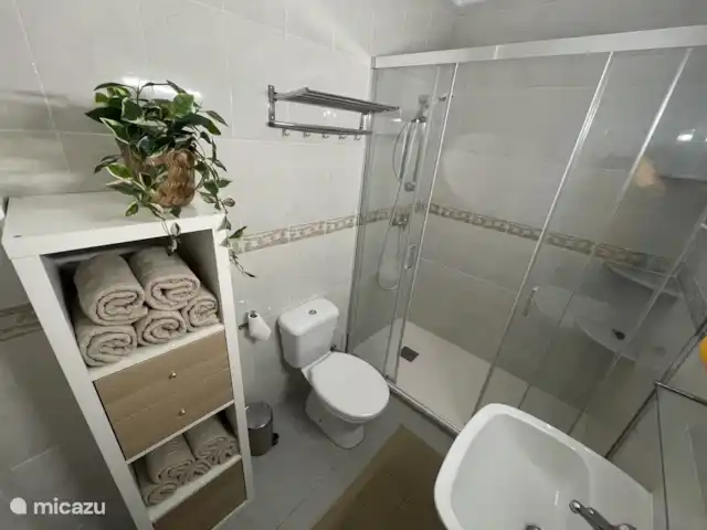 Torrevieja Playa en España, Costa Blanca, Torrevieja - apartamento Baño para dormitorio 2, 3 y 4