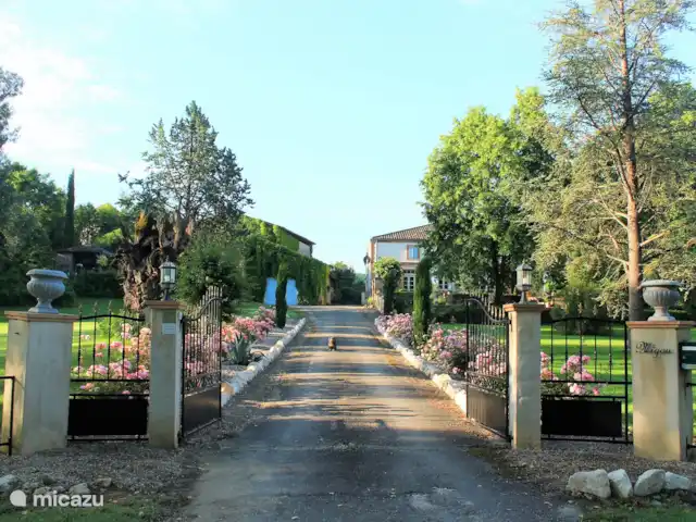 Le Gite de Migou en Francia, Tarn-et-Garonne, Larrazet - casa rural / cabaña La entrada en Migou.