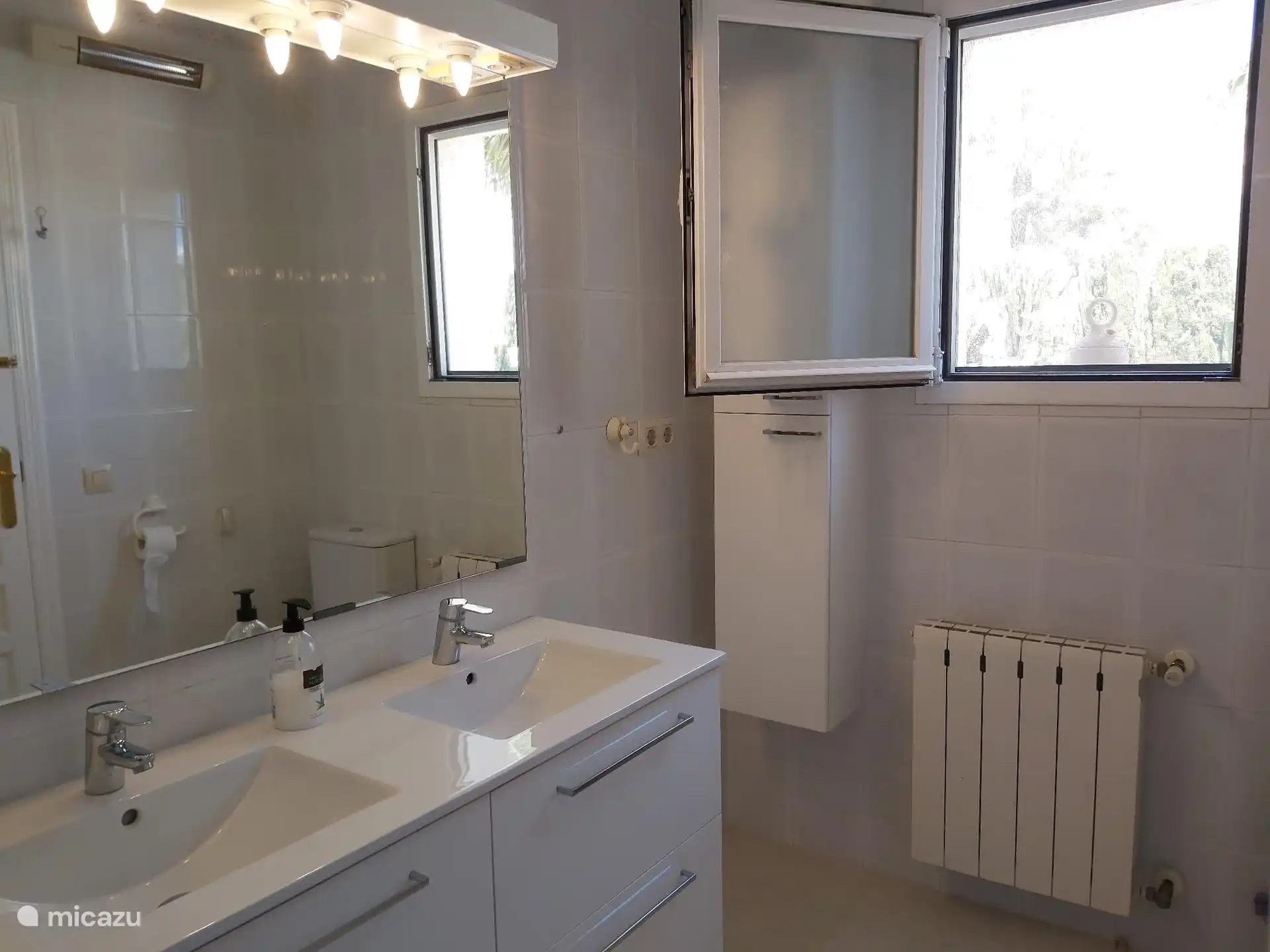 Duschbad en suite mit Hauptschlafzimmer