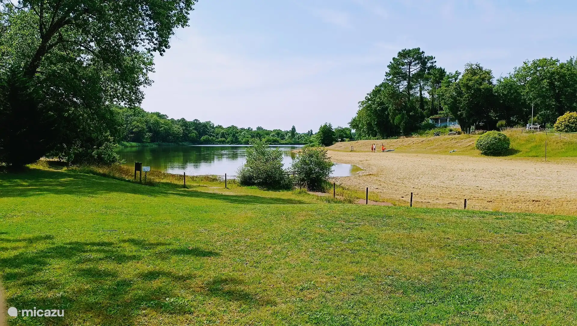 Der See auf der anderen Straßenseite.