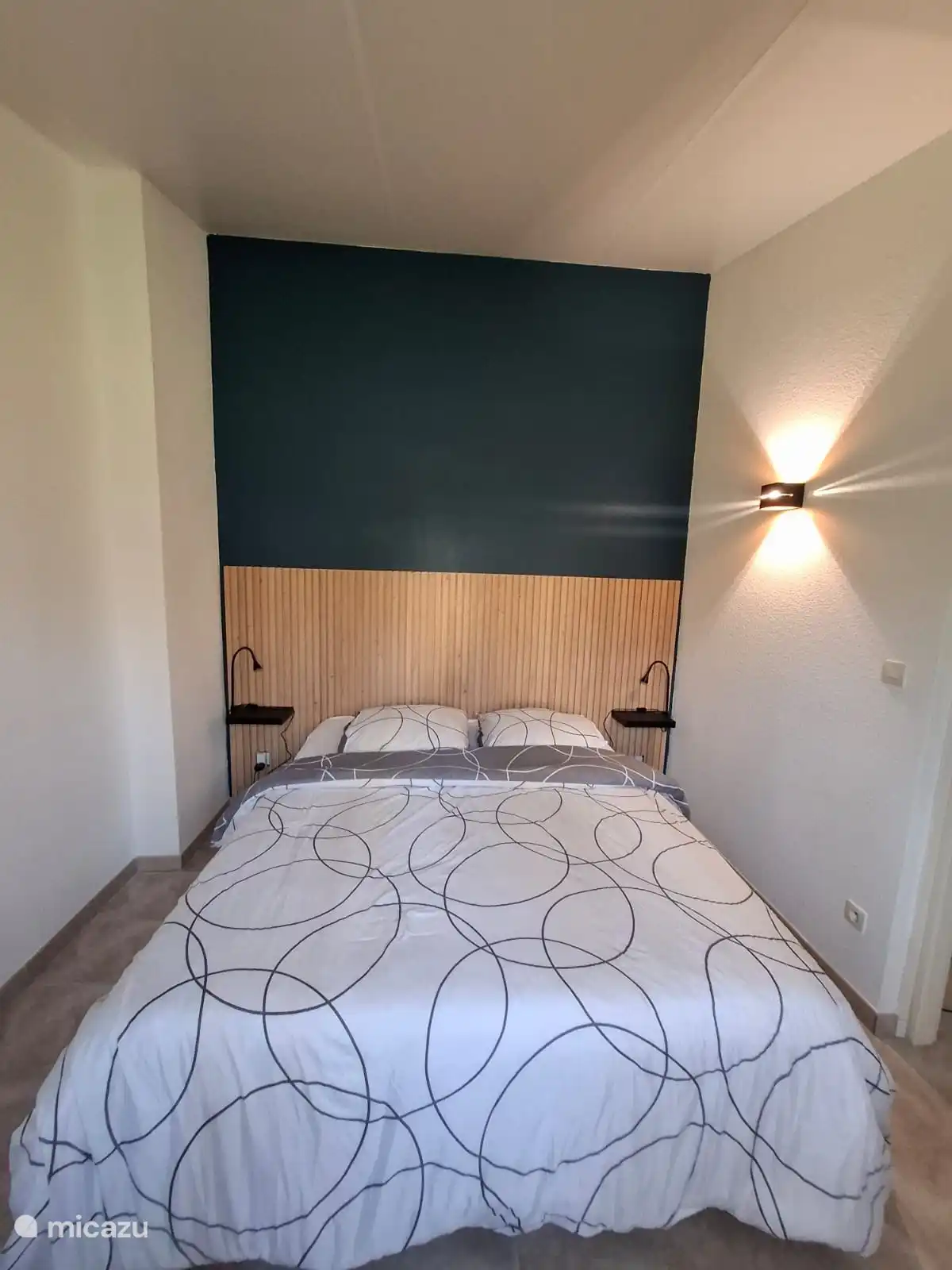 Schlafzimmer 1 mit eigenem Bad.