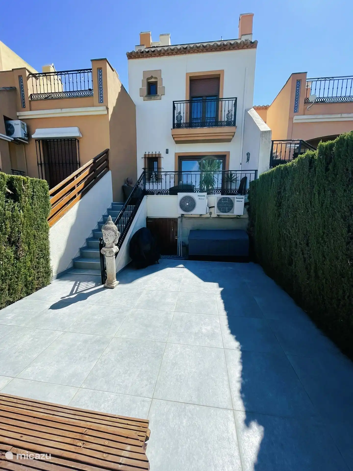 Blick auf Rückfassade und Garten