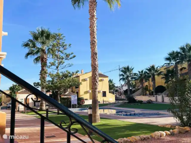 Casa Karma huren in Spanje, Costa Blanca, Algorfa - finca Het zwembad gezien vanaf het trapje aan de voordeur