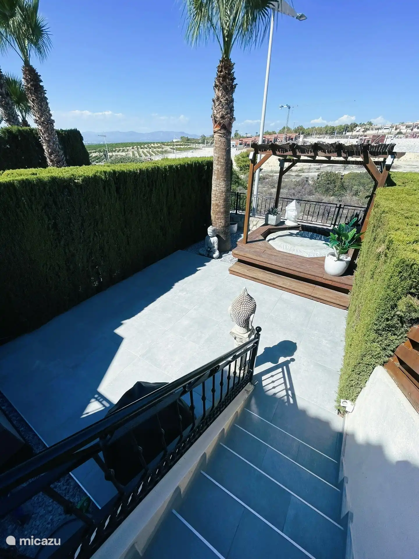 Großzügiger, nach Süden ausgerichteter Garten