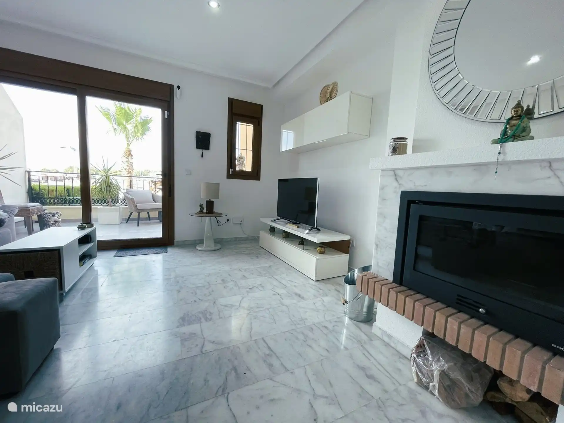 Wohnzimmer mit Marmorböden