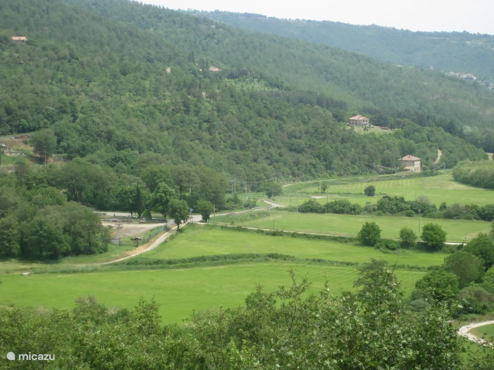 Der Blick vom großen Balkon über das Tal