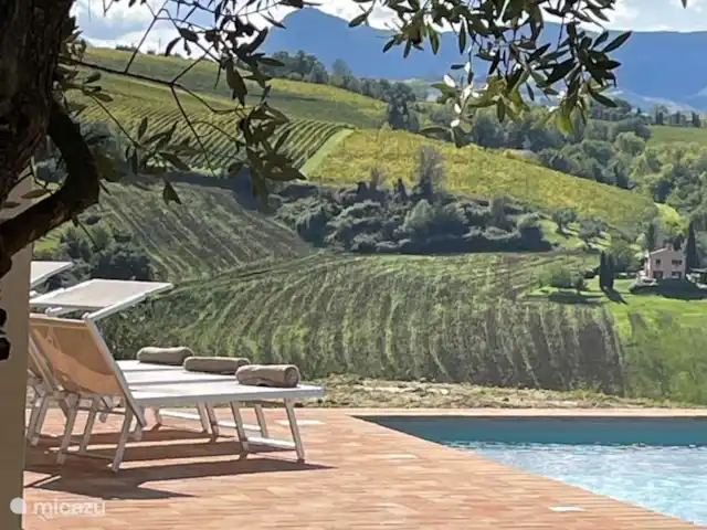 Casa Sette Cipressi | Italie, Marche, Serra de’ Conti  - maison de vacances Casa Sette Cipressi est entourée de magnifiques vignobles et d’oliviers. Vous avez une vue magnifique sur les collines des Marches.