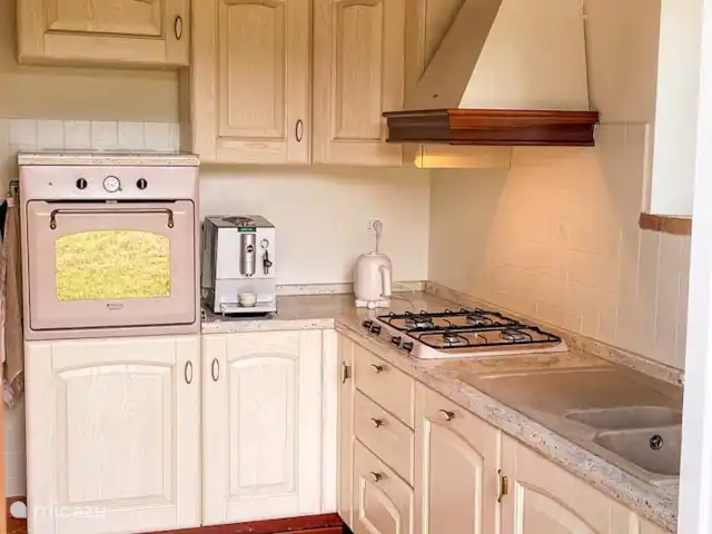Casa Sette Cipressi | Italie, Marche, Serra de’ Conti  - maison de vacances Vous trouverez également de nombreuses serviettes, torchons et torchons dans la cuisine.