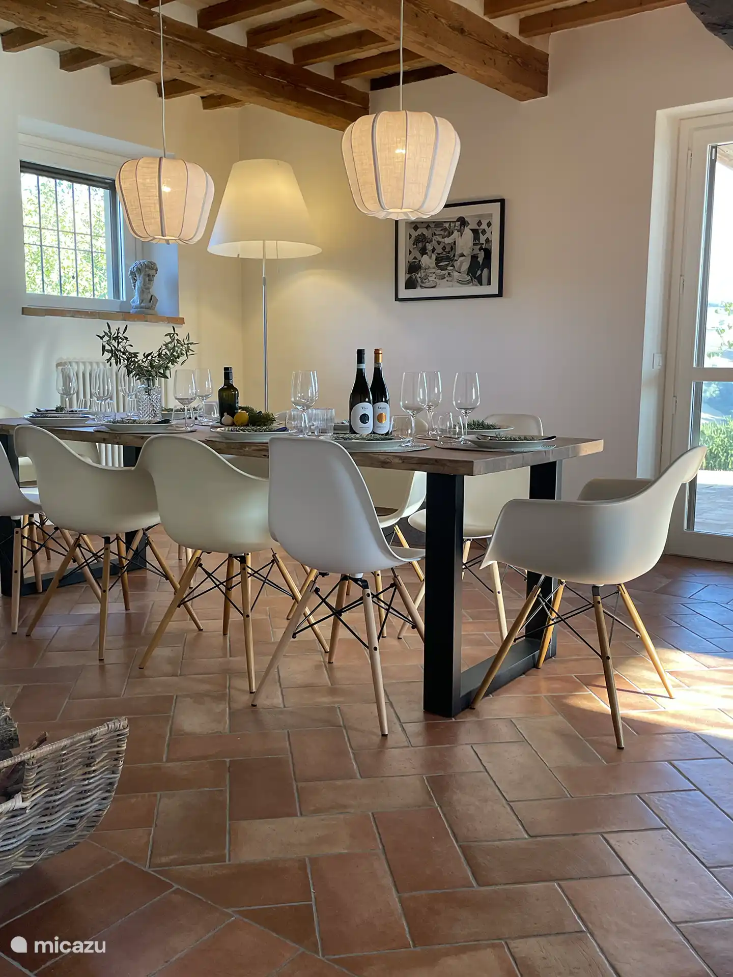 Köstliches Essen mit 6 bis 10 Personen im Speisesaal Casa