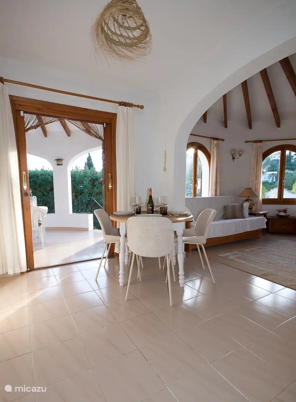 Esstisch (ausziehbar)